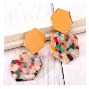 Boho acrylic geometric shell gold earrings..NWT